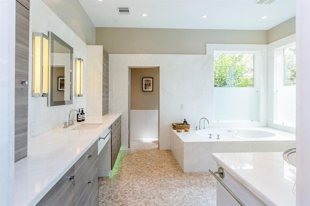 3822 Overbrook Lane, Houston, TX 77027