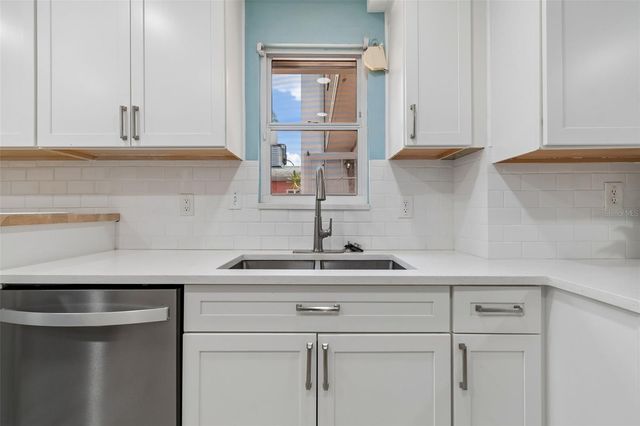 105 S MANHATTAN AVENUE, Tampa, FL 33609