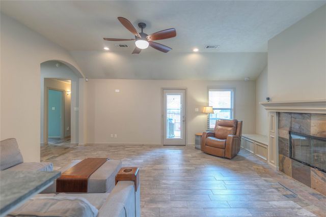 13613 Vail Drive, Montgomery, TX 77356