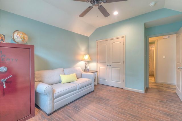 13613 Vail Drive, Montgomery, TX 77356