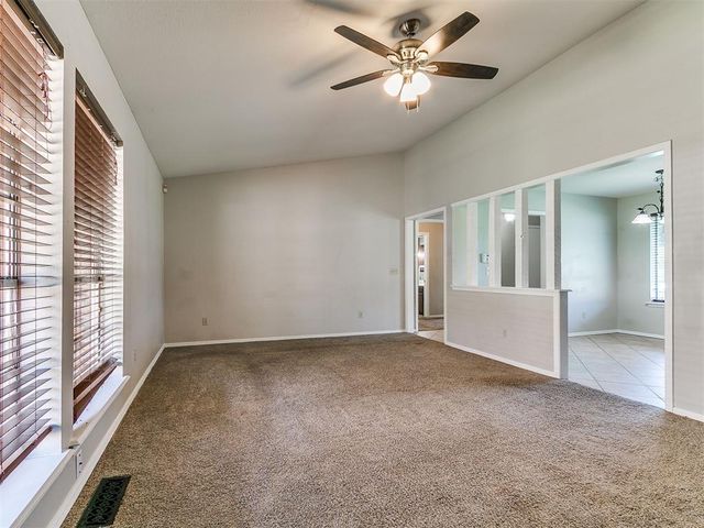 1025 Hawthorne Drive, Midwest City, OK 73110