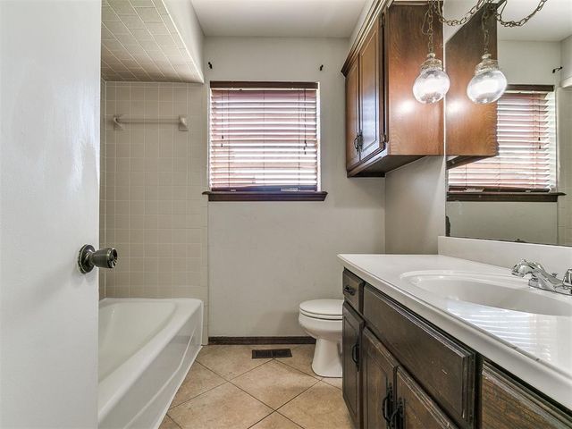 1025 Hawthorne Drive, Midwest City, OK 73110