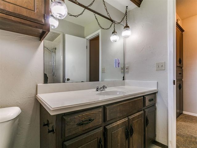 1025 Hawthorne Drive, Midwest City, OK 73110