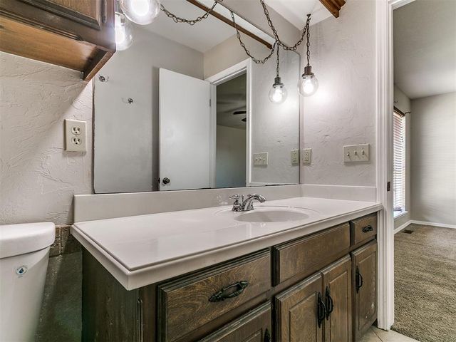 1025 Hawthorne Drive, Midwest City, OK 73110