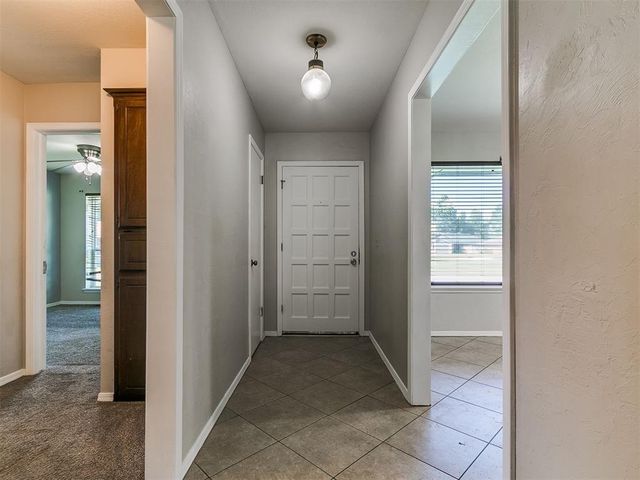 1025 Hawthorne Drive, Midwest City, OK 73110