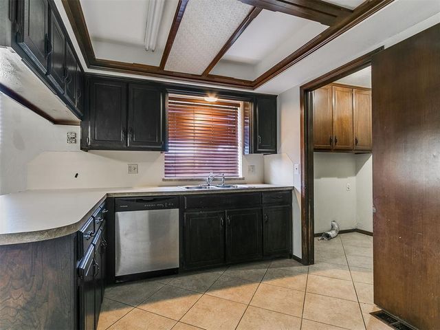 1025 Hawthorne Drive, Midwest City, OK 73110