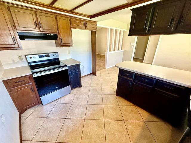 1025 Hawthorne Drive, Midwest City, OK 73110