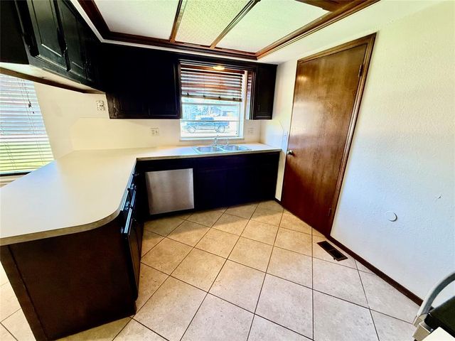 1025 Hawthorne Drive, Midwest City, OK 73110