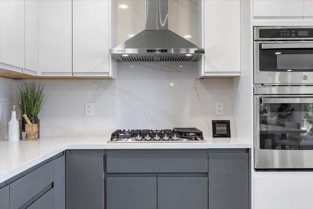 17060 Lon Road, Los Gatos, CA 95033