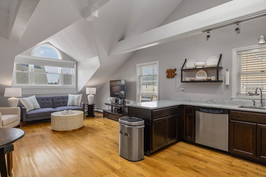 314 Islington St Apt 6, Portsmouth, NH 03801