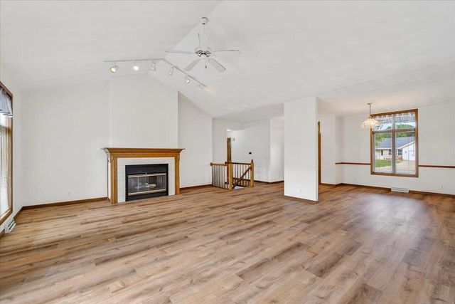 720 Waveland Road, Janesville, WI 53548
