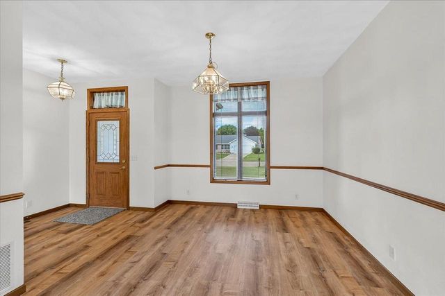 720 Waveland Road, Janesville, WI 53548