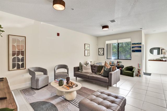 8001 NW 41st St F-109-F, Miami, FL 33166