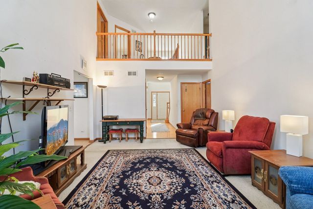 842 Deep Woods Court, Grayslake, IL 60030