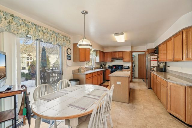 842 Deep Woods Court, Grayslake, IL 60030