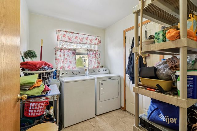 842 Deep Woods Court, Grayslake, IL 60030