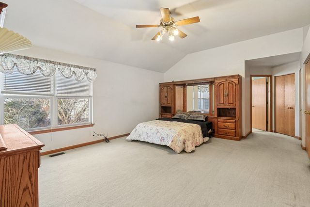 842 Deep Woods Court, Grayslake, IL 60030