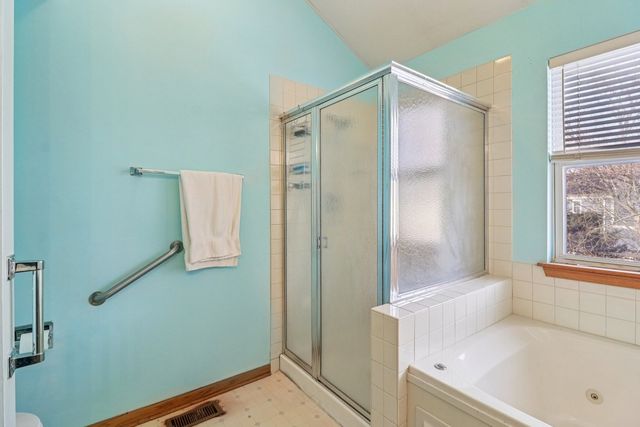 842 Deep Woods Court, Grayslake, IL 60030