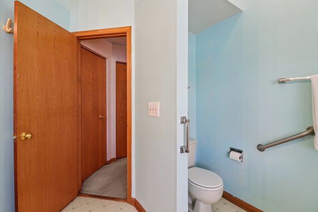 842 Deep Woods Court, Grayslake, IL 60030