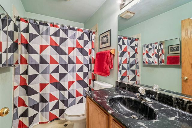 842 Deep Woods Court, Grayslake, IL 60030