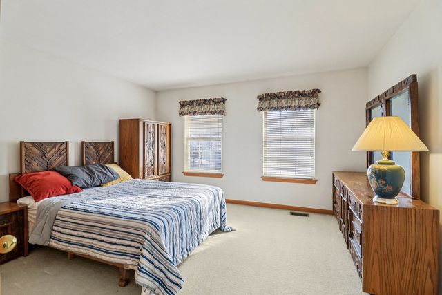 842 Deep Woods Court, Grayslake, IL 60030