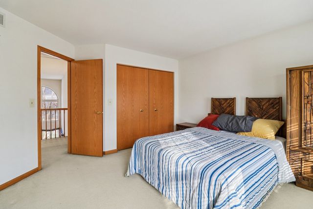 842 Deep Woods Court, Grayslake, IL 60030