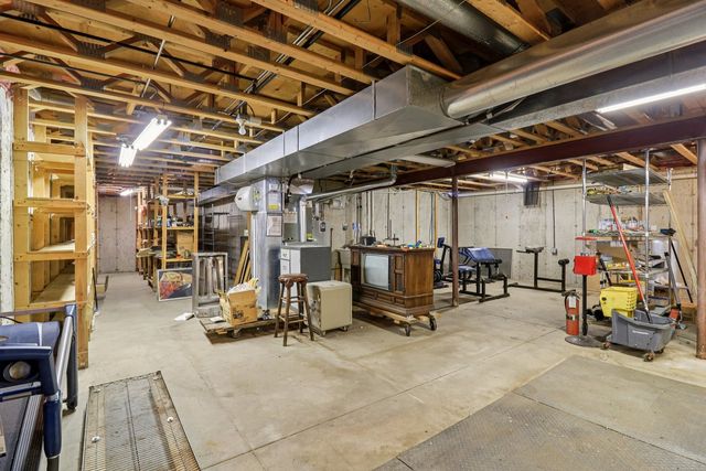 842 Deep Woods Court, Grayslake, IL 60030