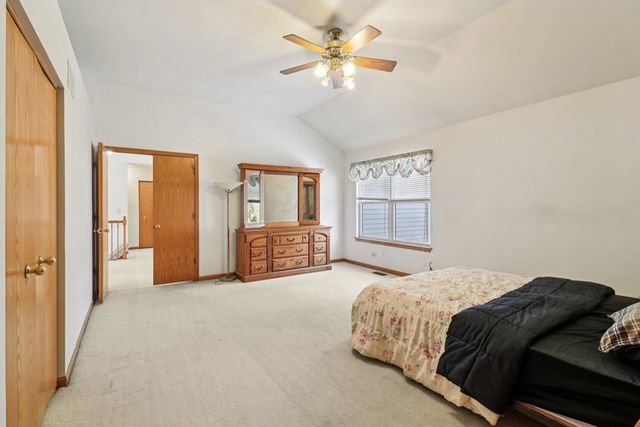 842 Deep Woods Court, Grayslake, IL 60030