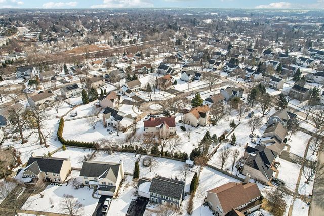 842 Deep Woods Court, Grayslake, IL 60030