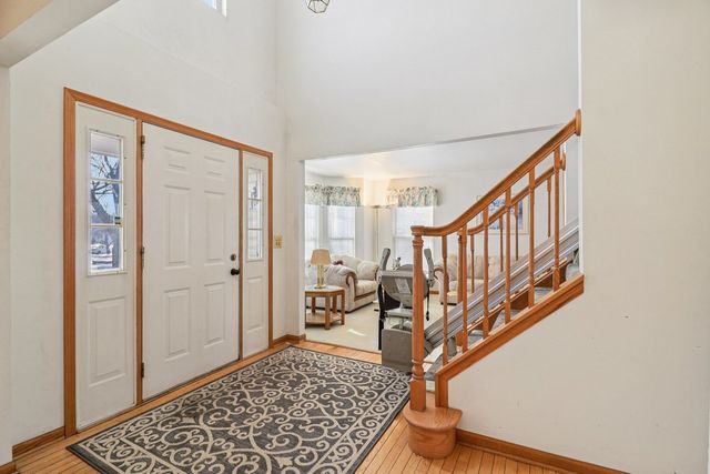 842 Deep Woods Court, Grayslake, IL 60030