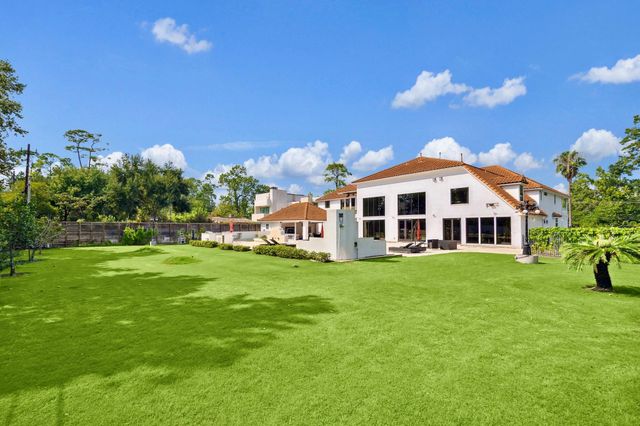 9105 Memorial Drive, Houston, TX 77024