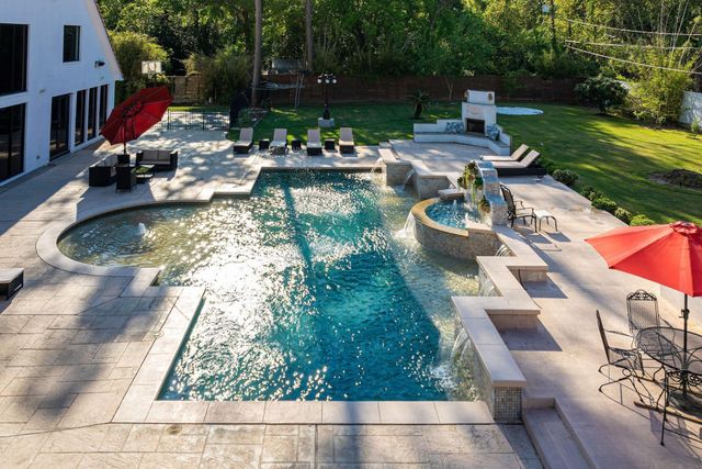 9105 Memorial Drive, Houston, TX 77024