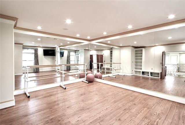 9105 Memorial Drive, Houston, TX 77024