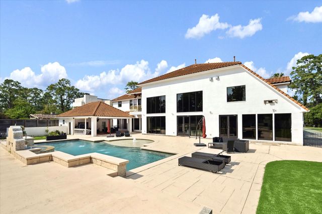 9105 Memorial Drive, Houston, TX 77024