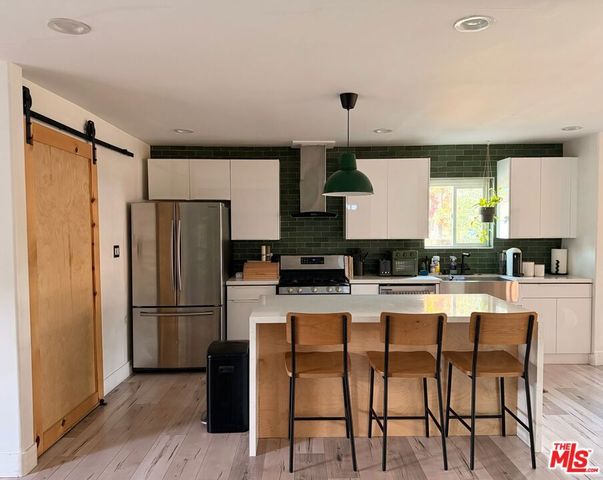 7455 Gaynor Avenue, Lake Balboa, CA 91406