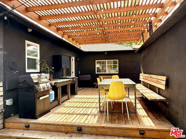 7455 Gaynor Avenue, Lake Balboa, CA 91406