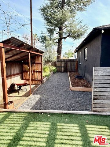 7455 Gaynor Avenue, Lake Balboa, CA 91406