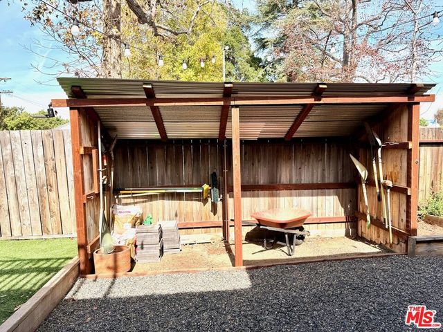 7455 Gaynor Avenue, Lake Balboa, CA 91406