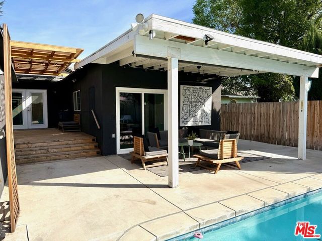 7455 Gaynor Avenue, Lake Balboa, CA 91406