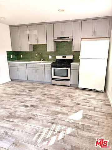 7455 Gaynor Avenue, Lake Balboa, CA 91406