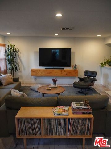 7455 Gaynor Avenue, Lake Balboa, CA 91406