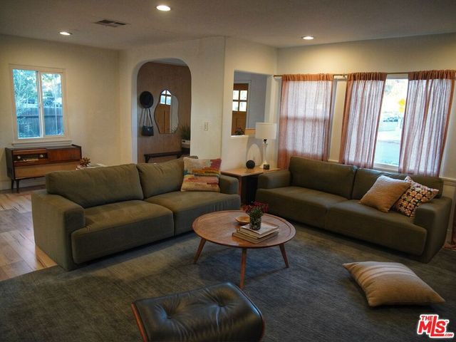 7455 Gaynor Avenue, Lake Balboa, CA 91406