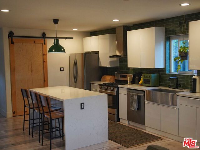 7455 Gaynor Avenue, Lake Balboa, CA 91406