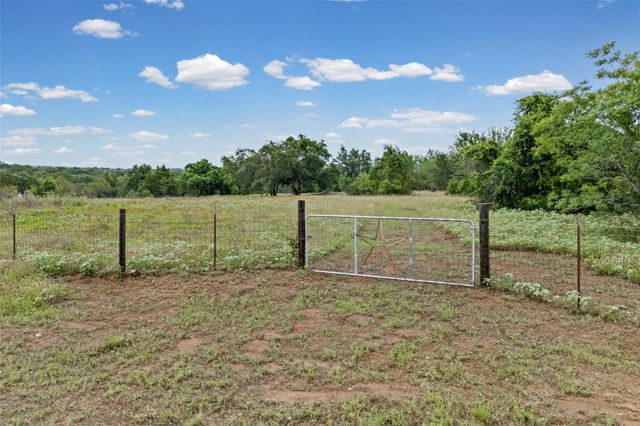 000 Oil Field RD, Lockhart, TX 78644