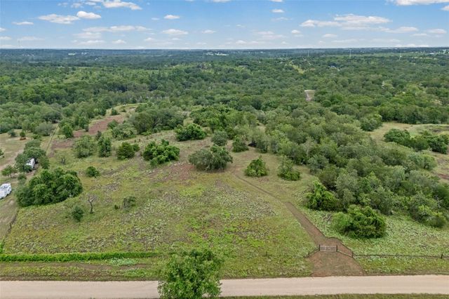 000 Oil Field RD, Lockhart, TX 78644
