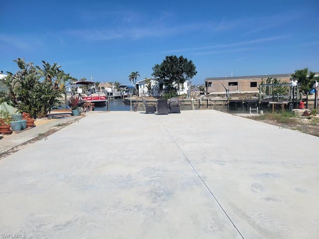 3814 Dewberry LN, St. James City, FL 33956
