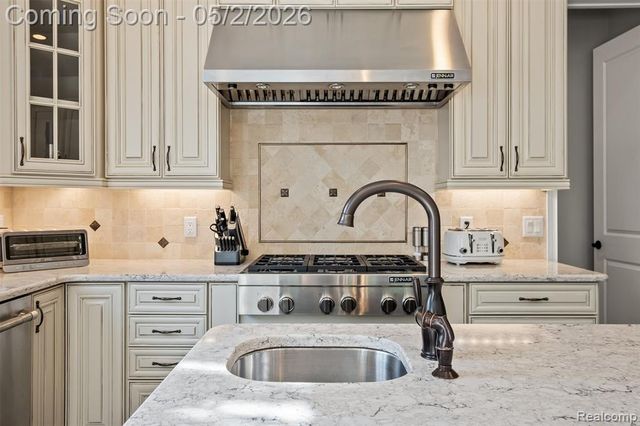 2482 Highland Drive, Ann Arbor, MI 48105