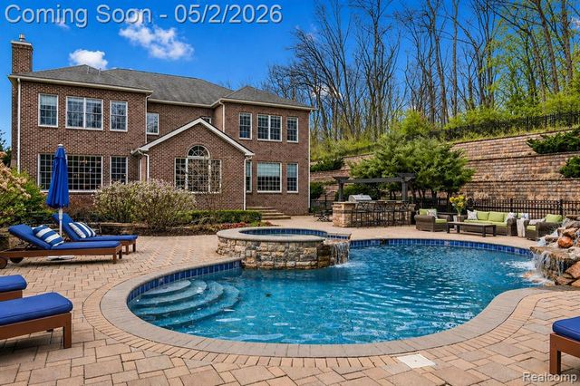 2482 Highland Drive, Ann Arbor, MI 48105