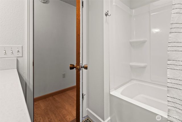 5061 NW Lakeness, Poulsbo, WA 98370