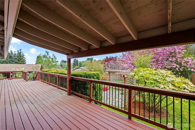 5061 NW Lakeness, Poulsbo, WA 98370